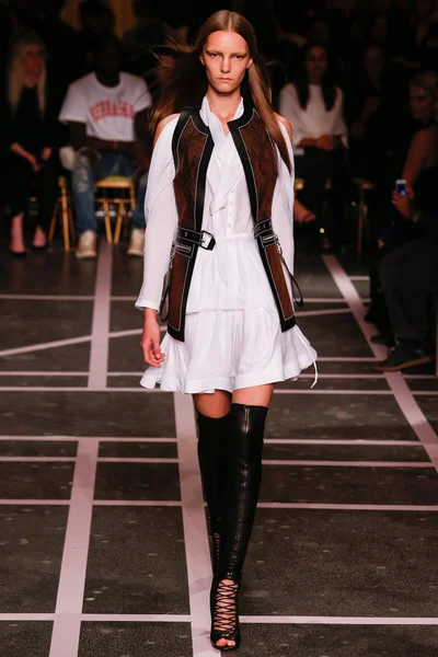 Look 44